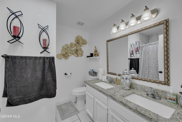 full bathroom featuring curtained shower, double vanity, visible vents, and a sink