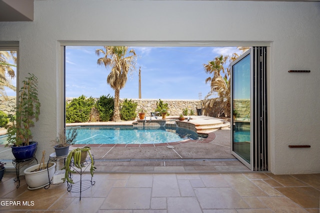 view of swimming pool featuring a jacuzzi, a patio area, and a fenced in pool