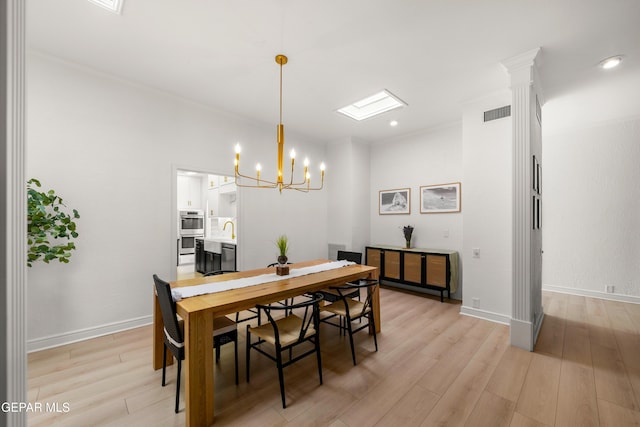 dining space with a chandelier, light wood-type flooring, baseboards, visible vents, and recessed lighting