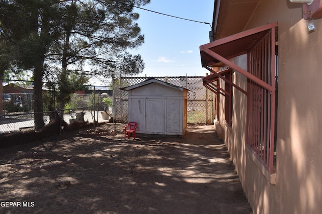 632 Mauer Rd, El Paso, TX 79915 - fenced backyard featuring a storage unit