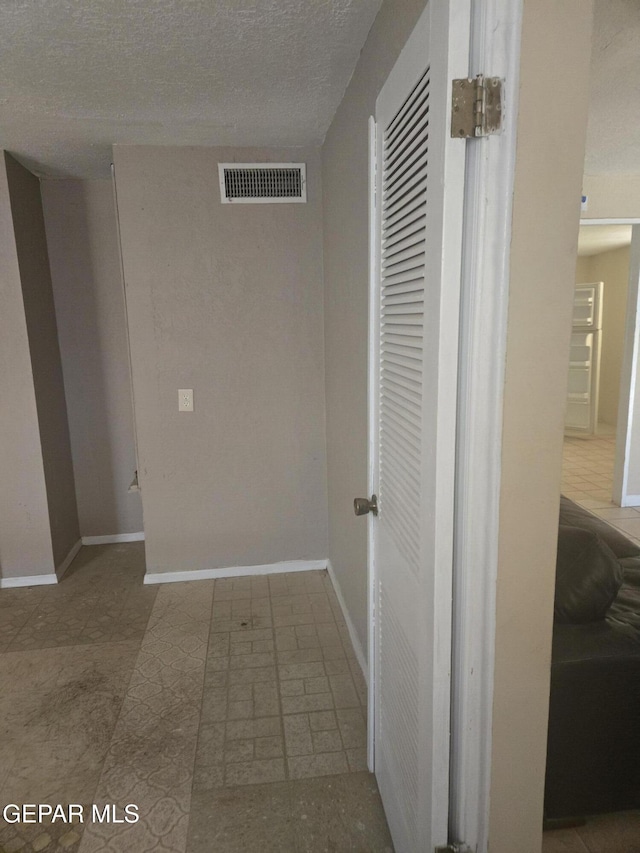 632 Mauer Rd, El Paso, TX 79915 - corridor featuring baseboards and a textured ceiling