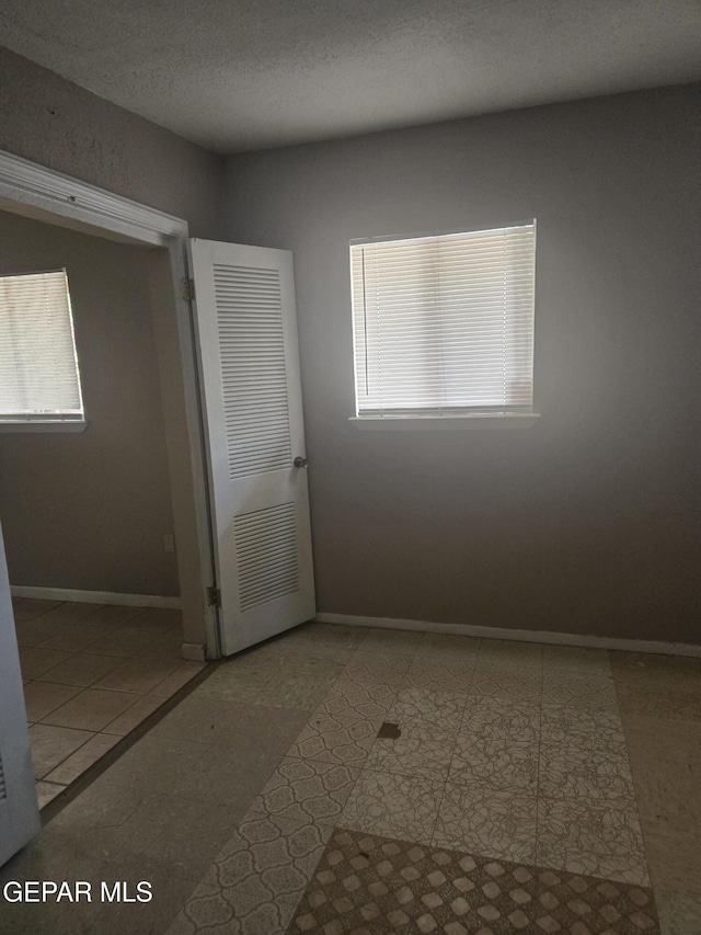 632 Mauer Rd, El Paso, TX 79915 - unfurnished room with healthy amount of natural light and a textured ceiling