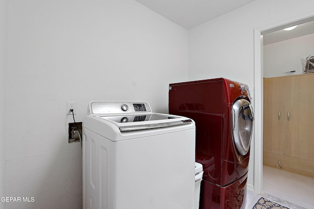 9668 Kathy Ave, El Paso, TX 79927 - laundry area with separate washer and dryer and laundry area