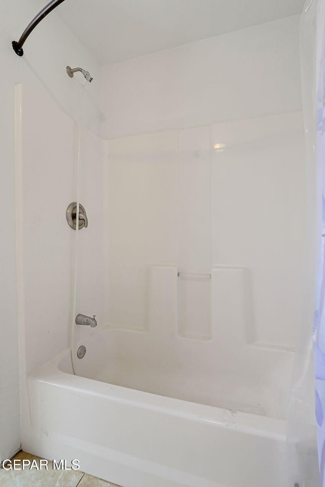 9668 Kathy Ave, El Paso, TX 79927 - full bath featuring shower / bath combination with curtain
