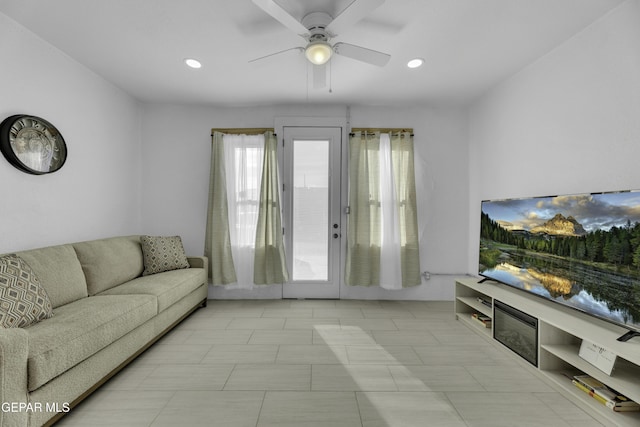 living area featuring a ceiling fan and recessed lighting