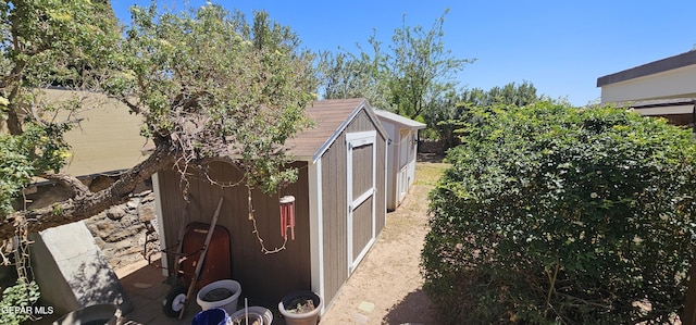 2704 Gaston Dr, El Paso, TX 79935 - view of shed