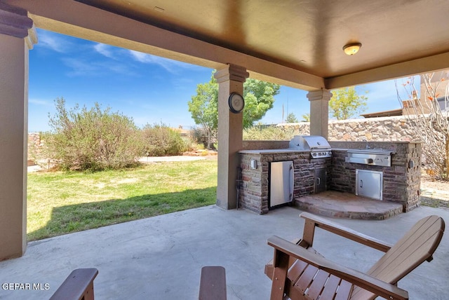 7229 Camino Del Sol Dr, El Paso, TX 79911 - view of patio featuring an outdoor kitchen, area for grilling, and a sink
