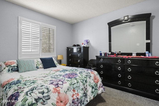 1808 Loanda Ln, El Paso, TX 79928 - bedroom featuring carpet floors and a textured ceiling