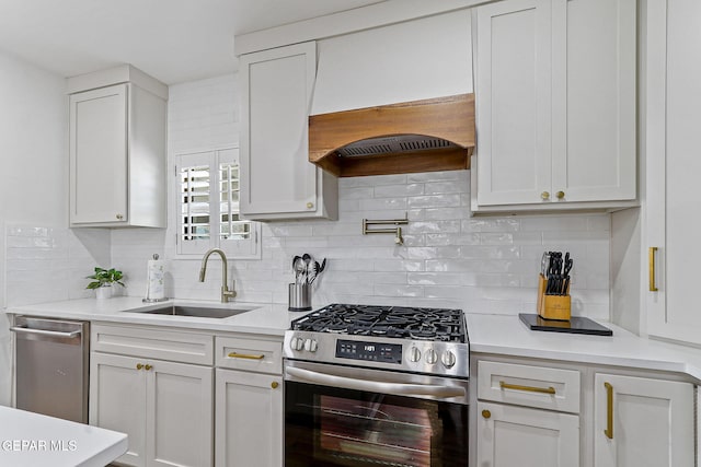 kitchen featuring a sink, light countertops, tasteful backsplash, and stainless steel appliances