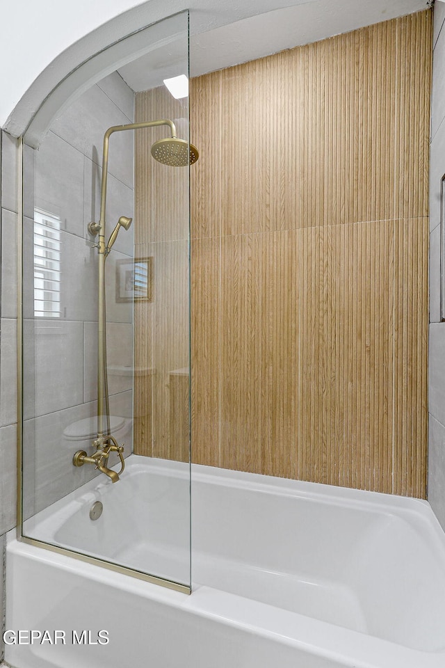 bathroom with shower / tub combination