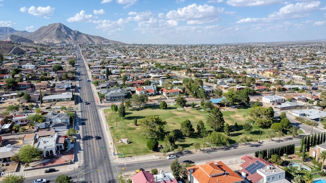 birds eye view of property featuring a residential view and a mountain view