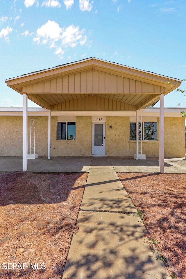 view of front of home featuring stucco siding