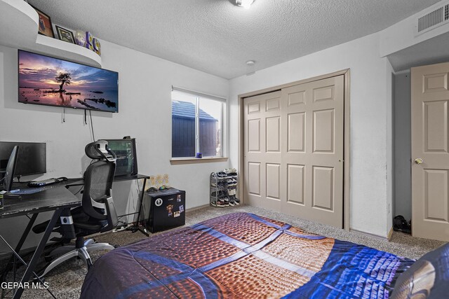 11400 Pifas Nevarez Pl, El Paso, TX 79934 - bedroom featuring a textured ceiling, visible vents, and a closet