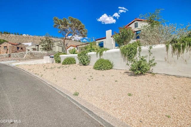 view of yard featuring a fenced front yard