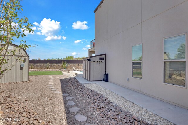 5859 Valley Palm Dr, El Paso, TX 79932 - view of fenced backyard