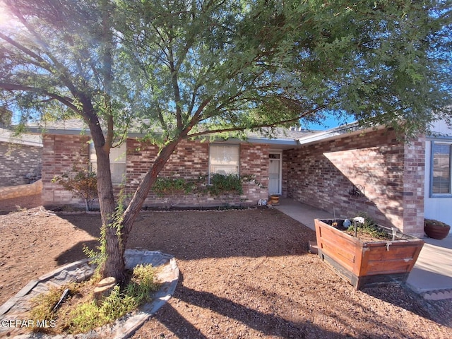 view of front facade with brick siding