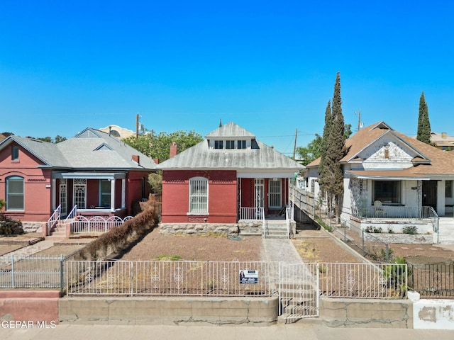 641 Upson Dr, El Paso, TX 79902 - bungalow-style home featuring a gate, a fenced front yard, a porch, and brick siding