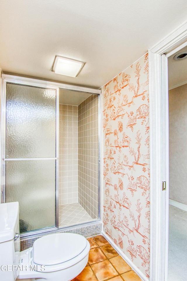 6041 Torrey Pines Dr, El Paso, TX 79912 - bathroom featuring toilet, a shower stall, wallpapered walls, and baseboards