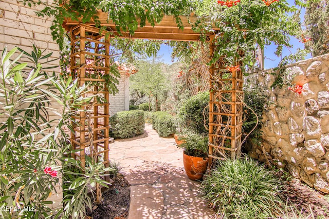 6041 Torrey Pines Dr, El Paso, TX 79912 - view of yard featuring a patio