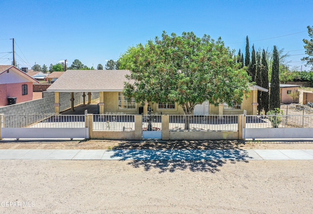 916 Mike Maros St, Fabens, TX 79838 - view of front of home featuring a fenced front yard