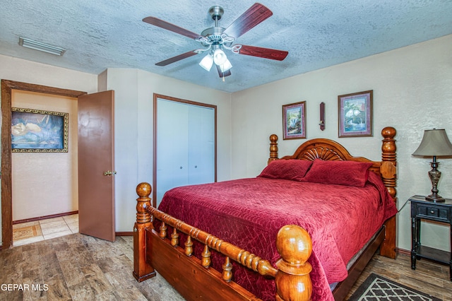 916 Mike Maros St, Fabens, TX 79838 - bedroom featuring a textured ceiling, visible vents, a closet, and wood finished floors