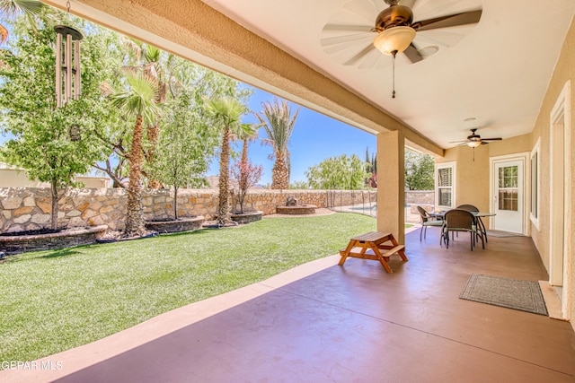 view of patio featuring outdoor dining area, a ceiling fan, and a fenced backyard