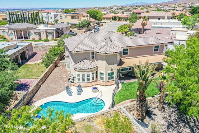 birds eye view of property featuring a mountain view and a residential view