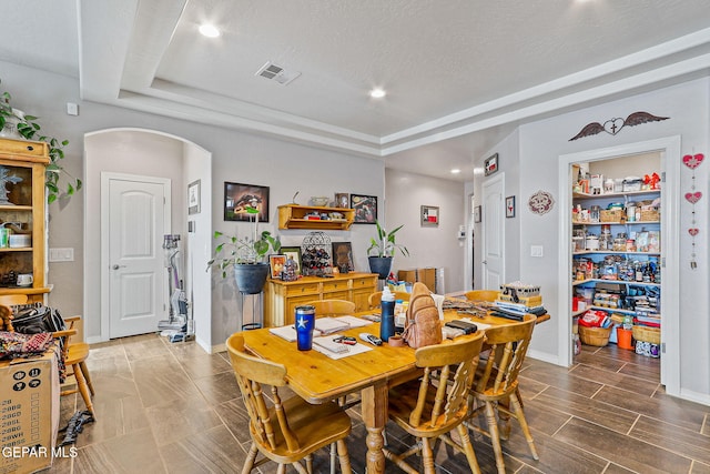 dining area with arched walkways, baseboards, recessed lighting, and visible vents