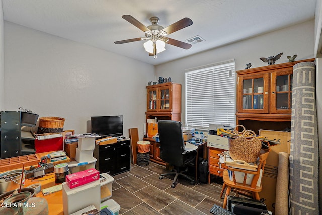 office area with visible vents and a ceiling fan