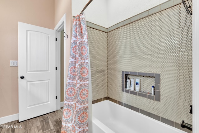full bath with curtained shower, a bathing tub, wood finished floors, and baseboards