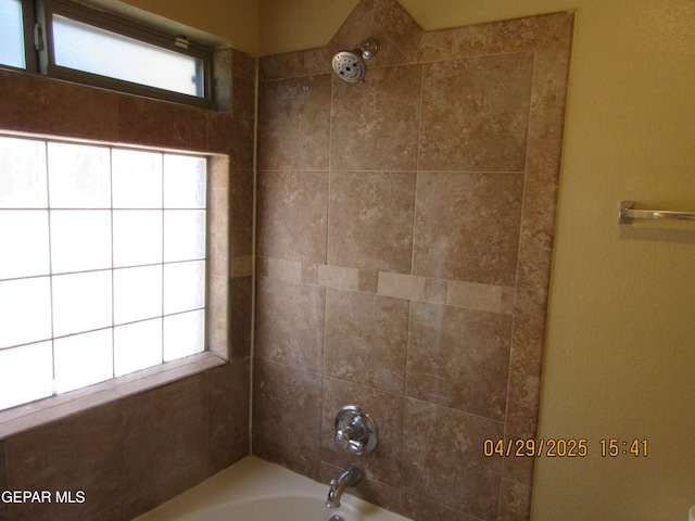 11233 Red Barrel Pl, El Paso, TX 79934 - full bathroom with a wealth of natural light and shower / bathing tub combination