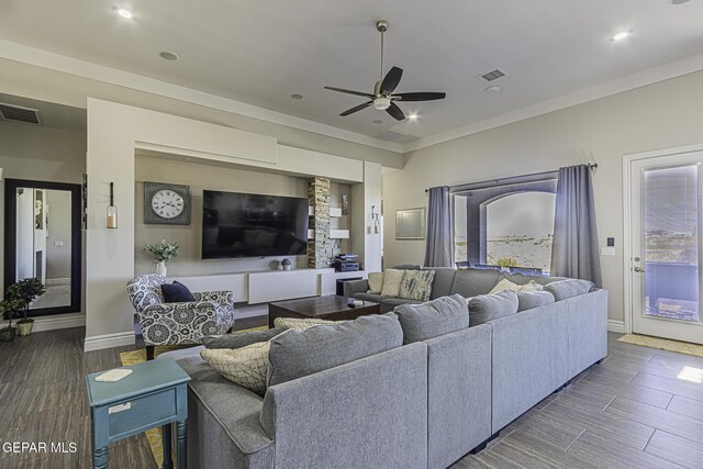668 Darlington, El Paso, TX 79928 - living room featuring recessed lighting, baseboards, ceiling fan, visible vents, and wood finished floors