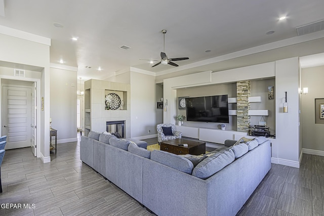 668 Darlington, El Paso, TX 79928 - living room with baseboards, visible vents, and ceiling fan