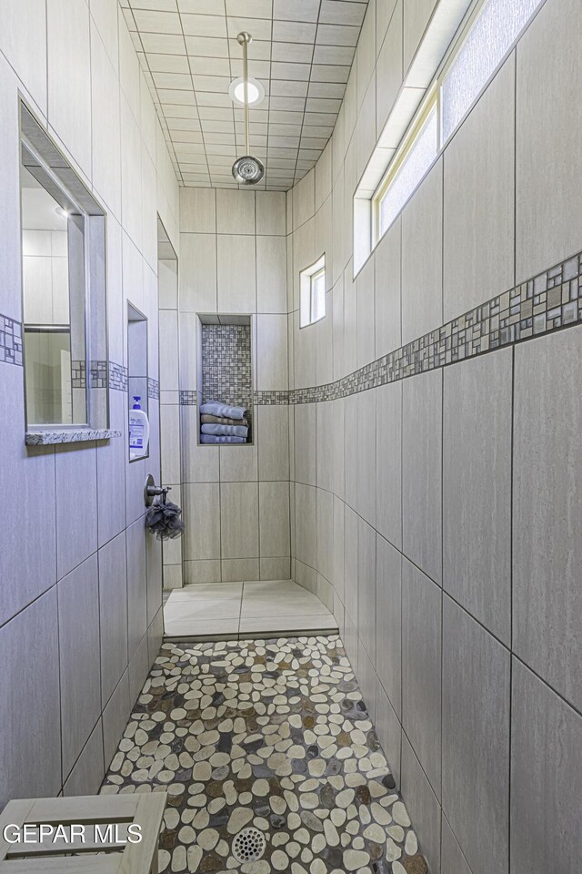 668 Darlington, El Paso, TX 79928 - bathroom with a tile shower and stone finish flooring