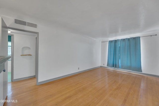 1003 Alethea Park Dr, El Paso, TX 79902 - empty room with visible vents, light wood-style flooring, and baseboards