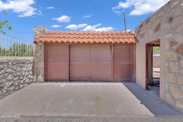 1003 Alethea Park Dr, El Paso, TX 79902 - view of garage