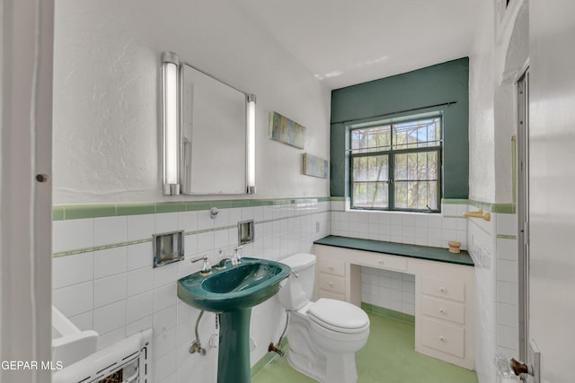 1003 Alethea Park Dr, El Paso, TX 79902 - bathroom featuring a sink, a wainscoted wall, toilet, and tile walls