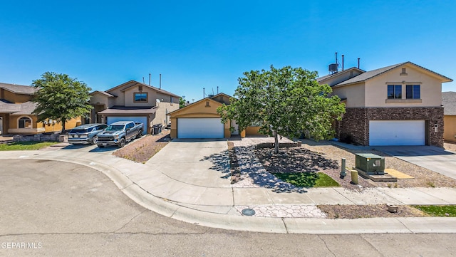 view of front facade featuring stucco siding and driveway