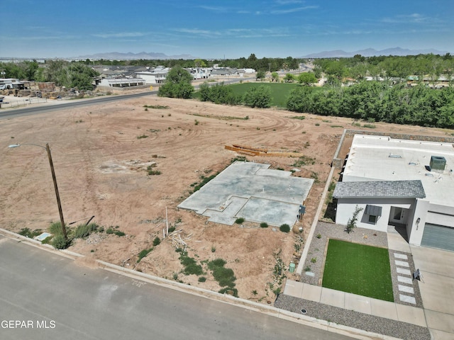 birds eye view of property featuring a mountain view