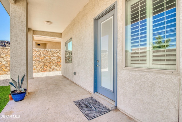 property entrance featuring stucco siding