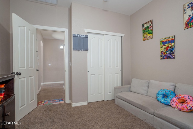 living room with carpet floors, arched walkways, baseboards, and visible vents