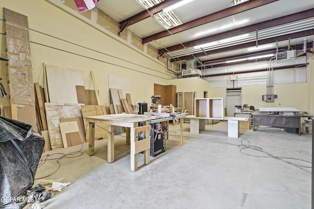 garage featuring freestanding refrigerator