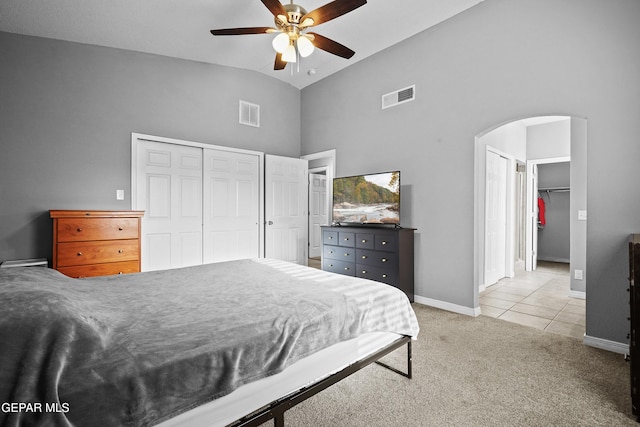 bedroom featuring visible vents, arched walkways, and a closet