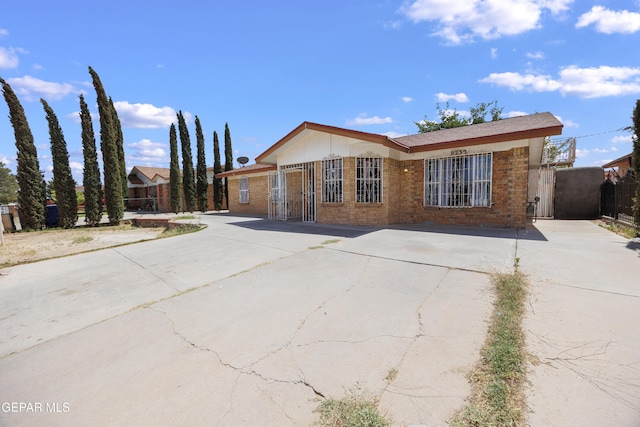 9232 Morelia Rd, El Paso, TX 79907 - ranch-style home featuring fence, brick siding, and driveway