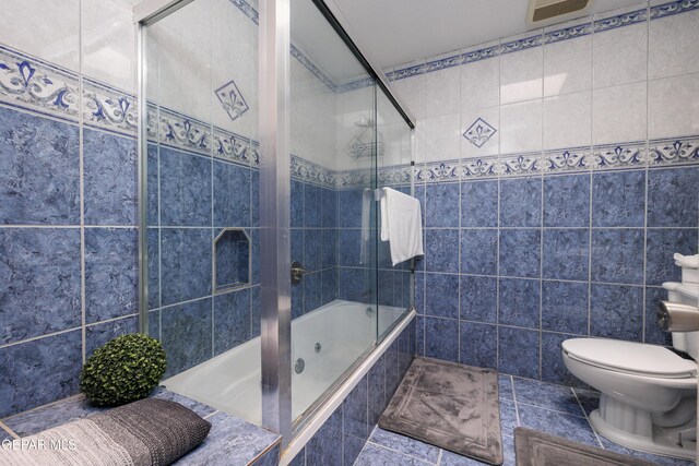 9232 Morelia Rd, El Paso, TX 79907 - full bath featuring toilet, tiled shower / bath, tile walls, visible vents, and tile patterned flooring