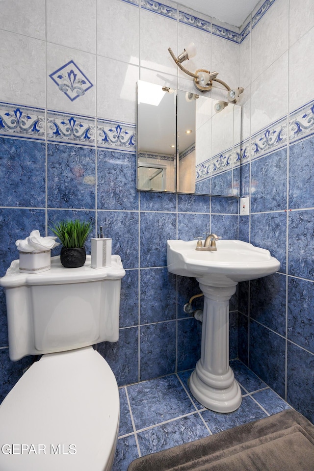 9232 Morelia Rd, El Paso, TX 79907 - half bath featuring tile walls and toilet