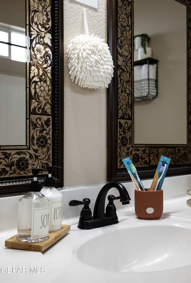 room details featuring a sink