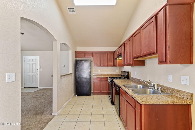 kitchen featuring a sink, arched walkways, lofted ceiling, under cabinet range hood, and black appliances
