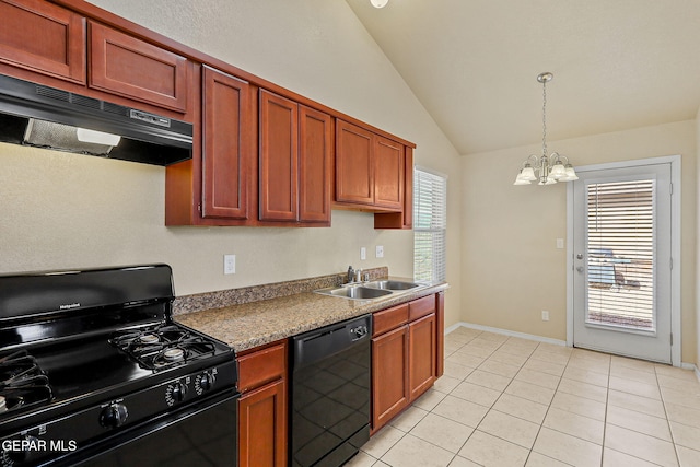 kitchen featuring lofted ceiling, black appliances, under cabinet range hood, a sink, and a notable chandelier