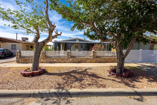 view of front of property featuring fence
